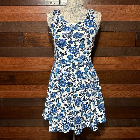H&M Dresses & Skirts - H & M Divided Stretchy Scoop Neck Blue and White Floral Full Midi Dress